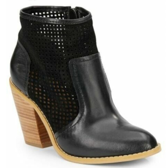 Saks Fifth Avenue Shoes - Saks Fifth Avenue Joey Leather Ankle Boots Size 7.5